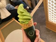 座って食べられます