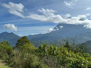 キナバル山　雄大です。