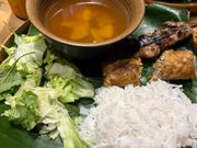 夕食のブンチャー（お肉はあとから3本追加でくれました）