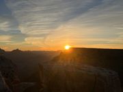 グランドキャニオンの朝日（ちょっと手元ぶれてすみません）