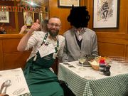 必ず写真を客と撮る。無料。