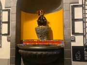 小便少女がすぐ近く。