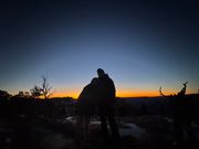 グランドキャニオンの夕日をバックに