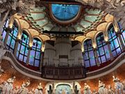 ガイドツアーでは舞台に立つことができます