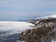 流氷の海の先に知床半島の先を臨めました。