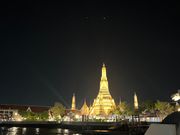 ライトアップされたワット・アルン