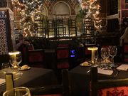 ショーステージ