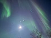 流れ星とオーロラ