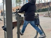 韓国ドラマでよく出てくる、健康器具の使い方を教えてくれるキムさん
今回懇願してやらせてもらいました笑