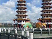 龍虎塔（なかは修復中）