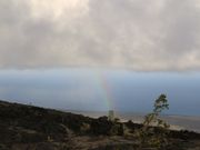 溶岩大地と虹