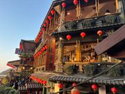 九分の夕焼けとノスタルジックな街並み