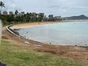 アラモアナパークの奥で徒歩では無理…