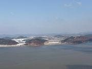 雪が積もっている中での展望台からの景色です。霧が晴れて綺麗にみることができました。