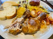 船内のランチビュッフェ