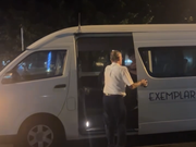 朝4時にホテル前に迎えにきてもらった際の写真です。