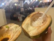 チャモロビレッジにて　ココナッツをわさび醤油で食べるとお刺身！