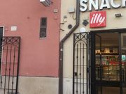 集合場所横のタバッキ