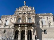 リンダーホーフ城。中は豪華絢爛、写真不可なので是非見てください。