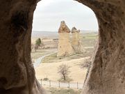 窓越しのキノコ岩