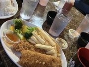 夕食は7種類から選べてマカダミアナッツマヒマヒ&ドリンクで美味しくボリューム満点