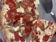 ガイドさんに教えていただいたレストランのNYピザ