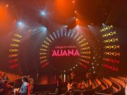 終了後　皆写真を撮りながら退場