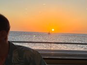 サンセットを背景に