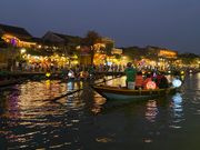 日が暮れてからのランタンボートからの景色