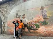 ガイドのザンさんと母