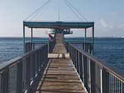 海中展望塔への桟橋