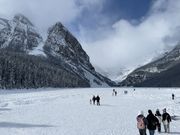 Lake Louise からの眺め。ここのFairmont Hotelのカフェでランチでした。
