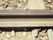 駅構内に開業当初の線路が残っています（1911年製造、京元線開業は1913年、官営八幡製鉄所製造）