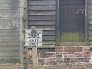 アウシュヴィッツの鉄条網の立札