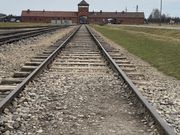 施設に入る鉄路