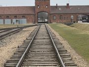 施設に入る鉄路