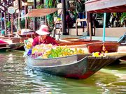 水上市場の売り子さん