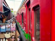 ギリギリすれ違う