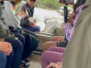 水牛車に乗りながら沖縄の歌をうたってくださいました。