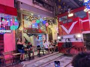 目の前を電車が通過