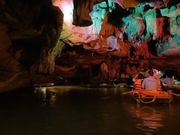 洞窟も数か所体験