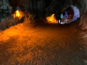 溶岩トンネル内