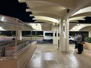 空港入り口まで送迎