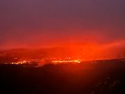 タイミング良く真っ赤な溶岩を見る事が出来ました！