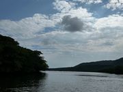 カヌーで移動中🛶