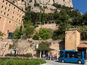 ごつごつした岩肌