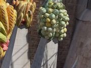 搭の下りの階段から