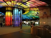 地下鉄駅のステンドグラス