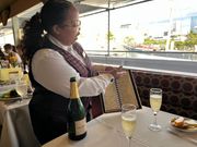 まずはスパークリングワインで乾杯！