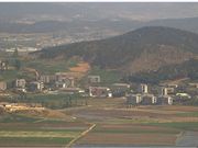 農作業中の住民の姿も見えました